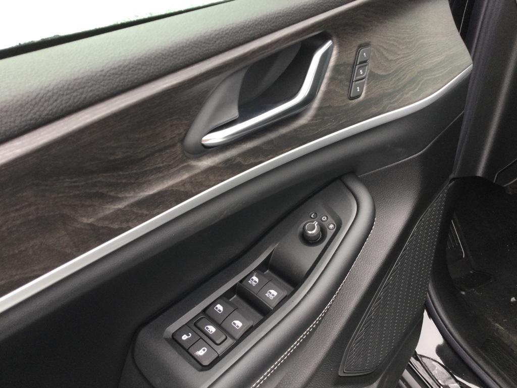 new 2025 Jeep Grand Cherokee car, priced at $51,180