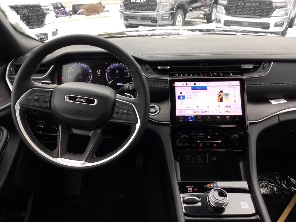 new 2025 Jeep Grand Cherokee car, priced at $51,180