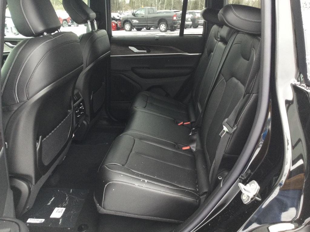 new 2025 Jeep Grand Cherokee car, priced at $51,180