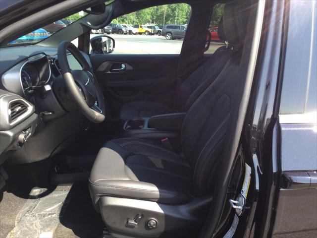 new 2025 Chrysler Pacifica car, priced at $47,996