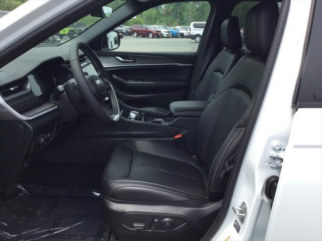 new 2025 Jeep Grand Cherokee car, priced at $43,695