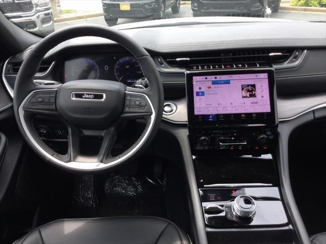 new 2025 Jeep Grand Cherokee car, priced at $43,695