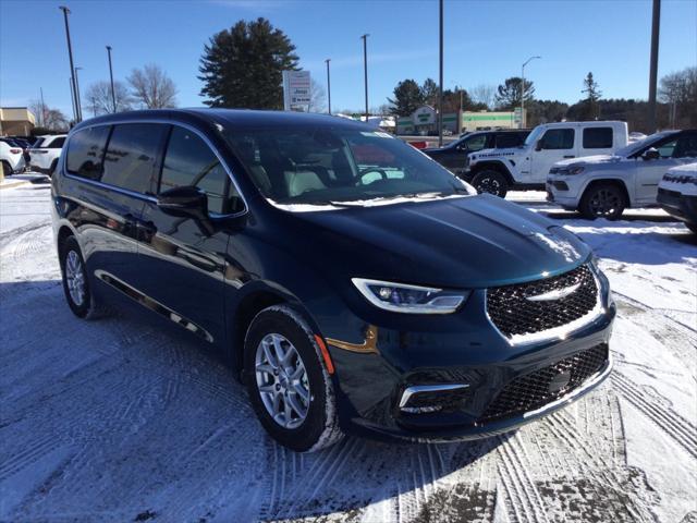 new 2025 Chrysler Pacifica car, priced at $41,640