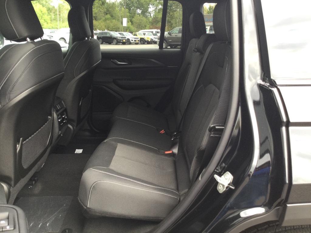 new 2025 Jeep Grand Cherokee car, priced at $37,665