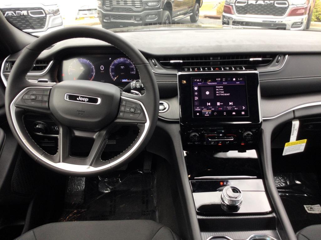 new 2025 Jeep Grand Cherokee car, priced at $37,665