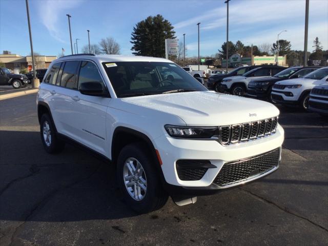 new 2025 Jeep Grand Cherokee car, priced at $40,125