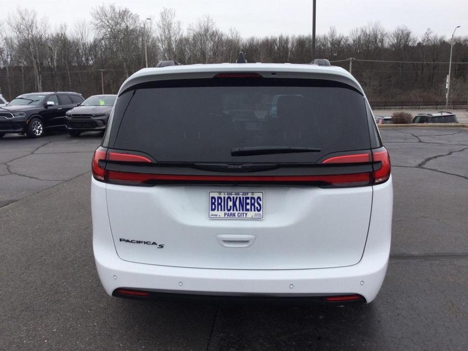 new 2024 Chrysler Pacifica car, priced at $45,400