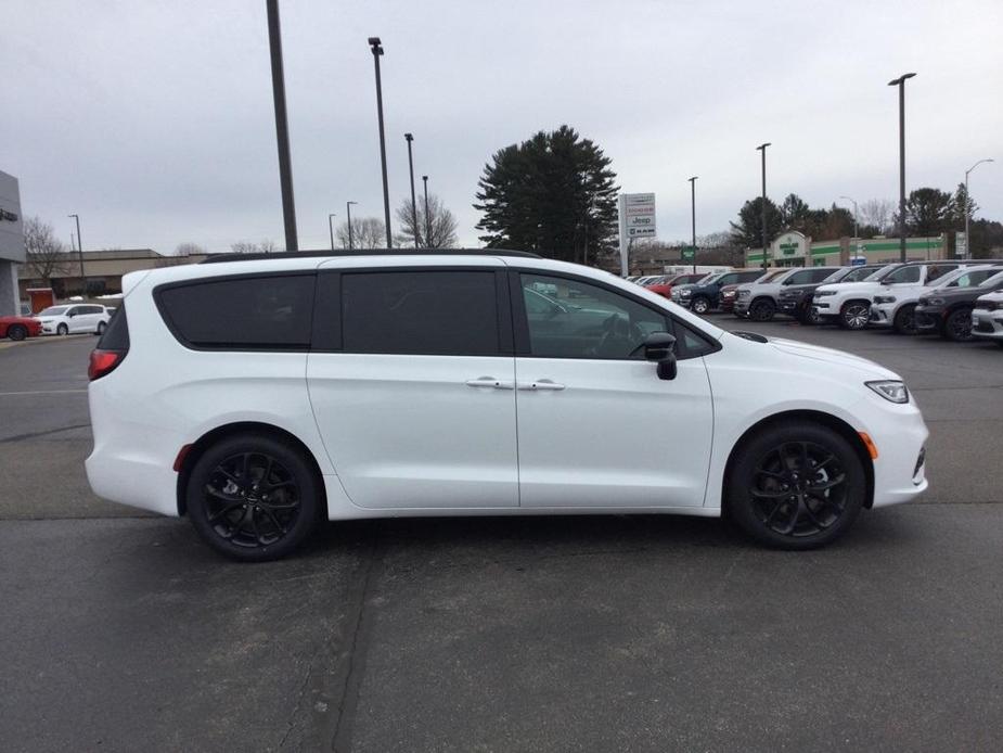 new 2024 Chrysler Pacifica car, priced at $45,400