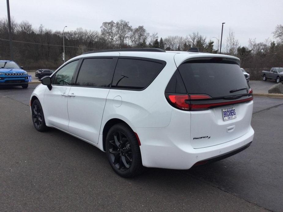 new 2024 Chrysler Pacifica car, priced at $45,400