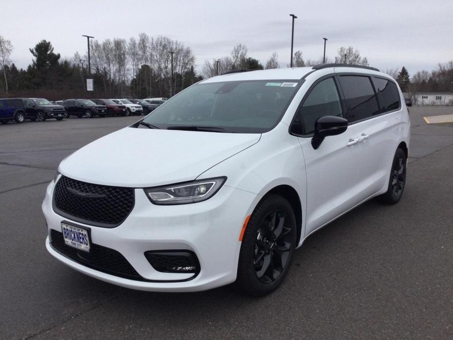 new 2024 Chrysler Pacifica car, priced at $45,400