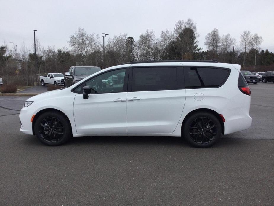 new 2024 Chrysler Pacifica car, priced at $45,400