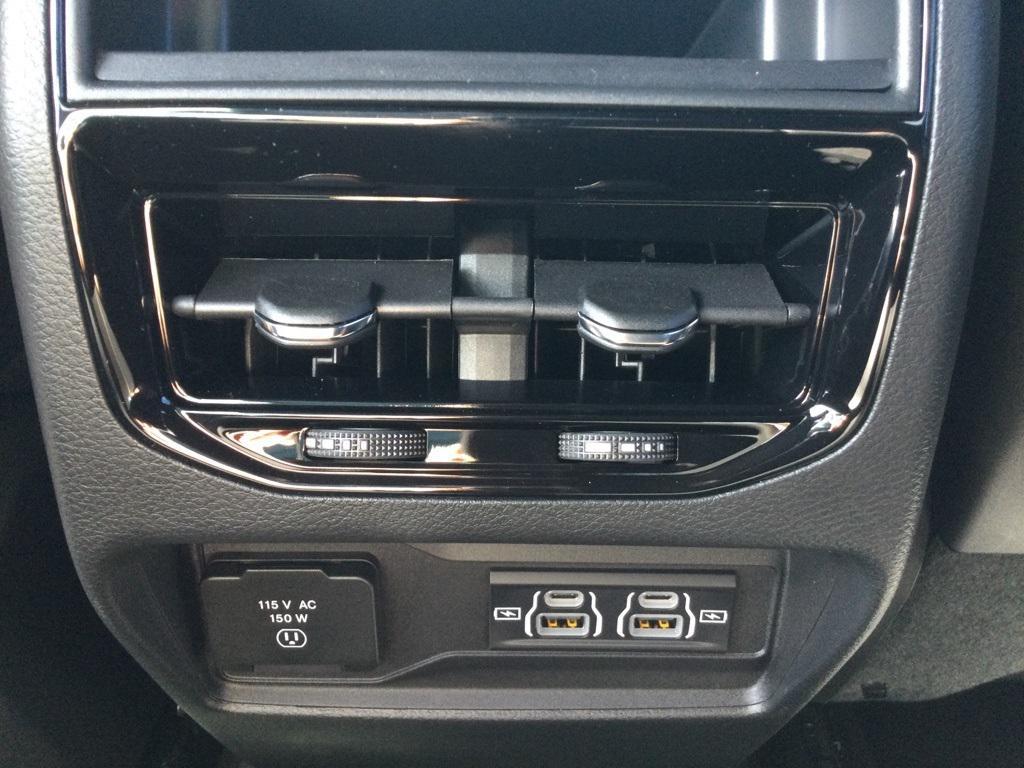 new 2025 Jeep Grand Cherokee car, priced at $43,880