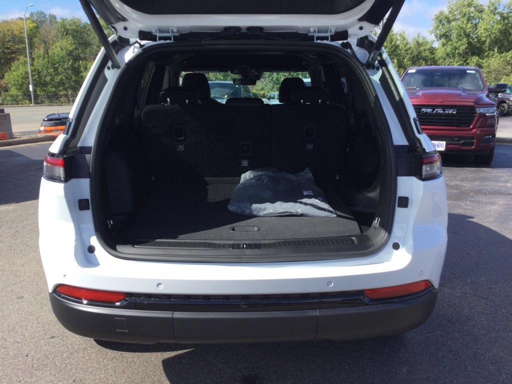 new 2025 Jeep Grand Cherokee car, priced at $43,880