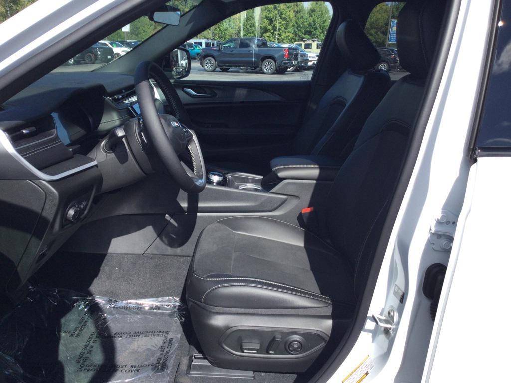 new 2025 Jeep Grand Cherokee car, priced at $43,880