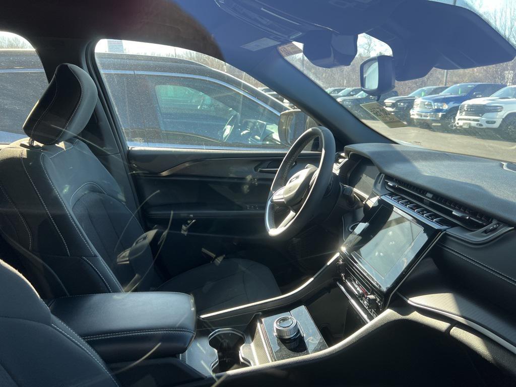 used 2024 Jeep Grand Cherokee car, priced at $29,790