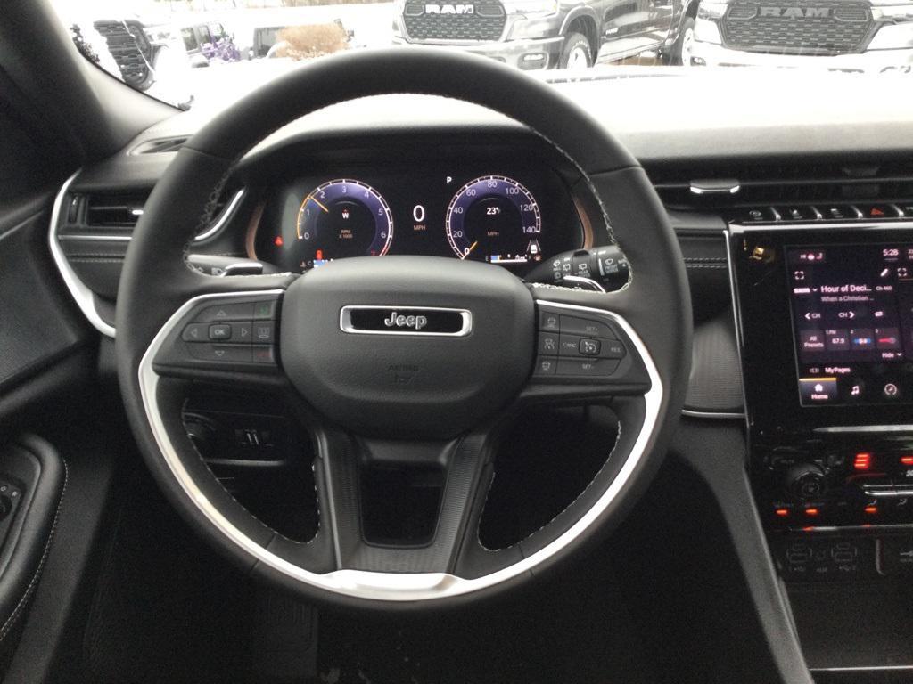 new 2025 Jeep Grand Cherokee car, priced at $41,070