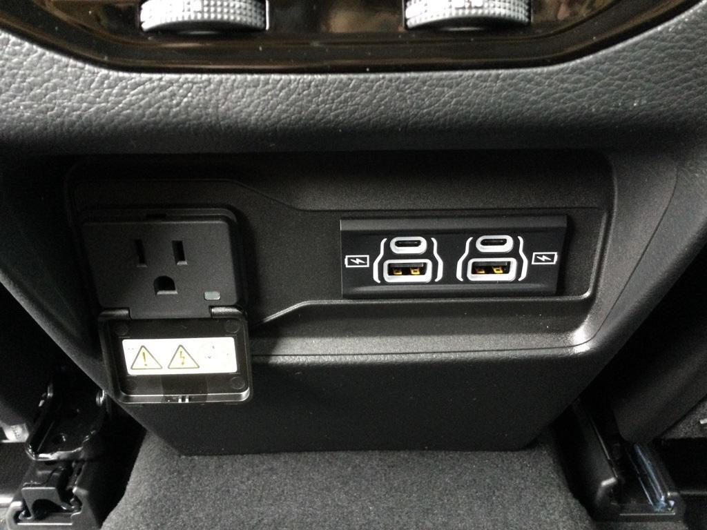 new 2025 Jeep Grand Cherokee car, priced at $41,070