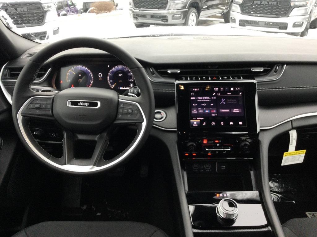 new 2025 Jeep Grand Cherokee car, priced at $41,070