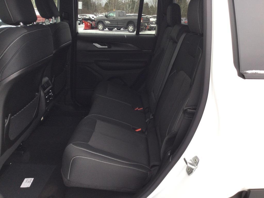 new 2025 Jeep Grand Cherokee car, priced at $41,070