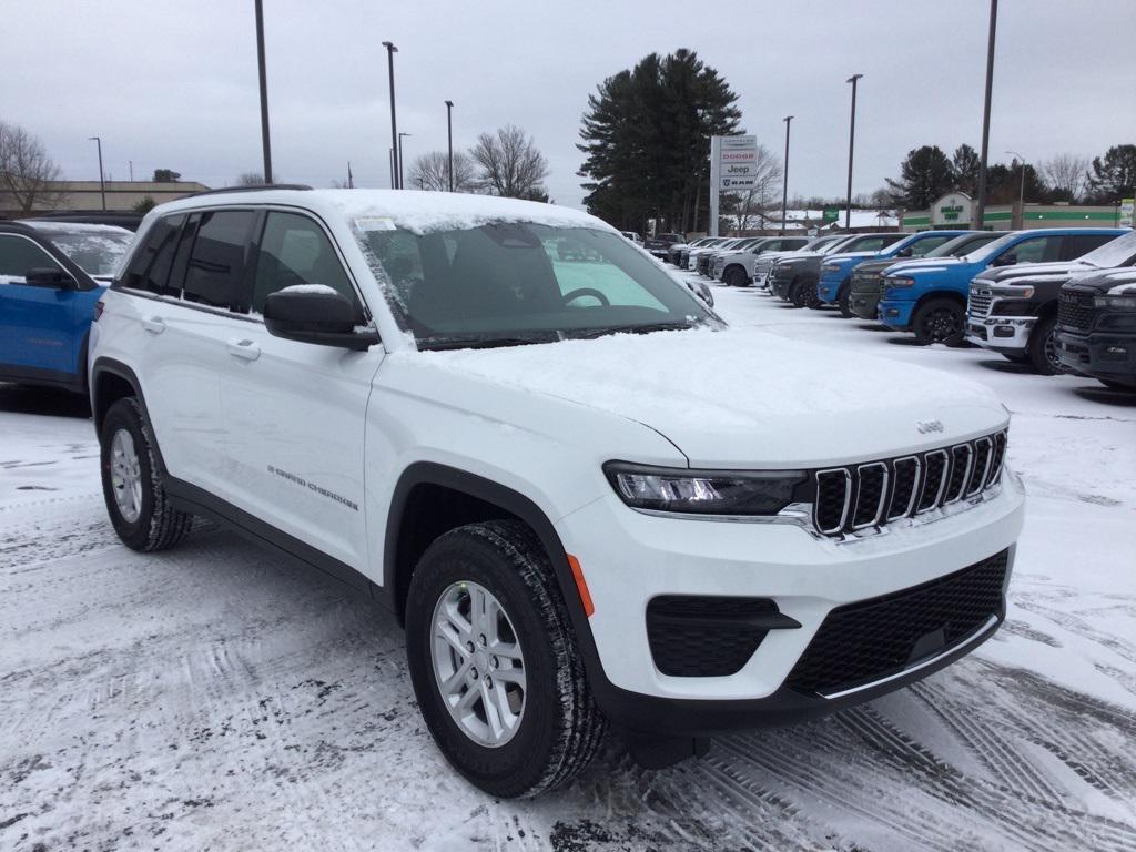 new 2025 Jeep Grand Cherokee car, priced at $41,070