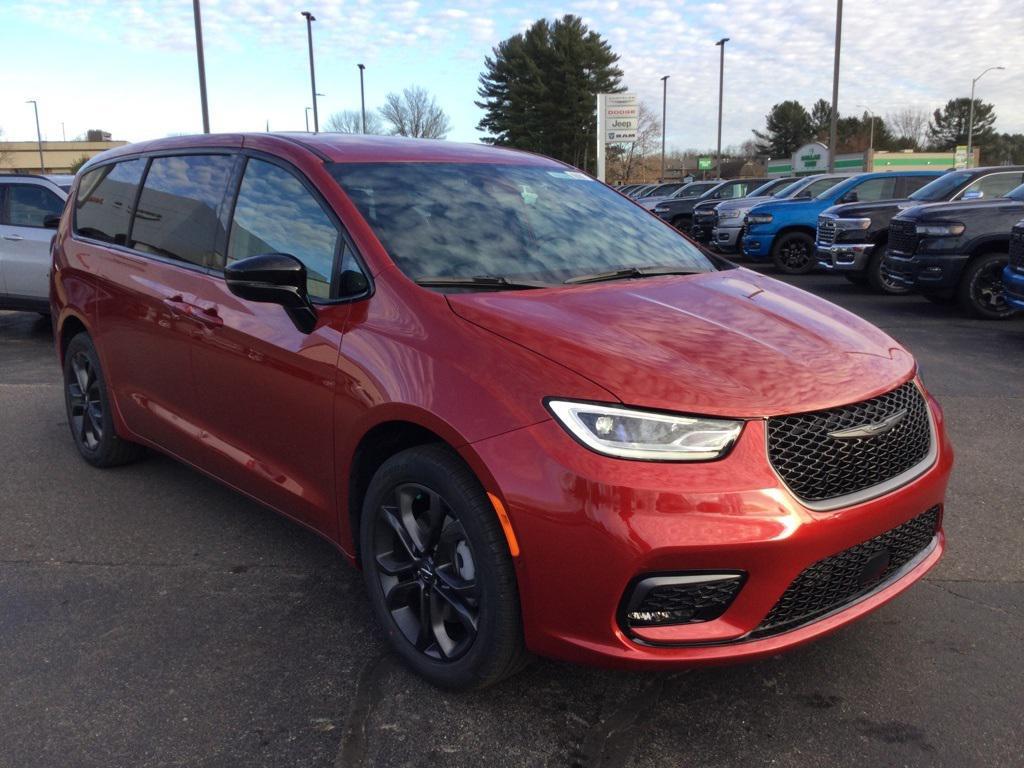 new 2026 Chrysler Pacifica car, priced at $47,555