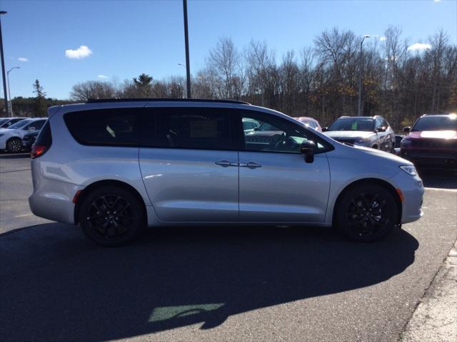 new 2024 Chrysler Pacifica car, priced at $44,785