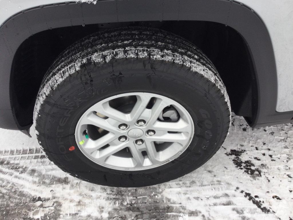 new 2025 Jeep Grand Cherokee car, priced at $41,665