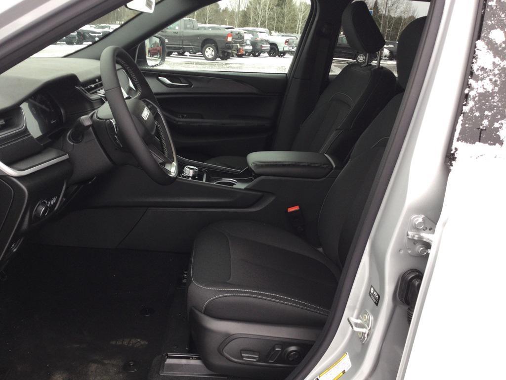 new 2025 Jeep Grand Cherokee car, priced at $41,665