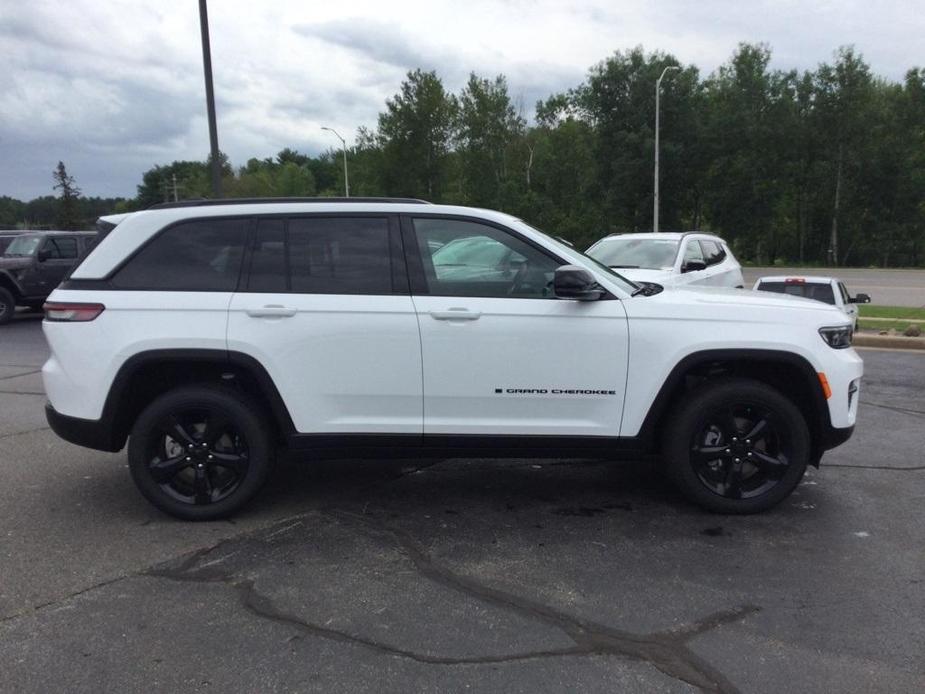 new 2024 Jeep Grand Cherokee car, priced at $47,930