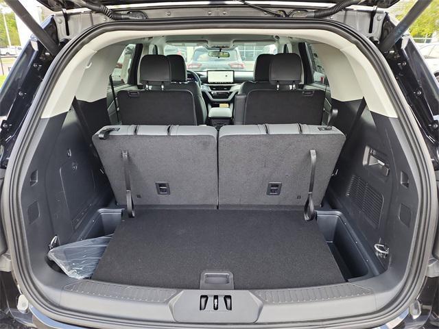 new 2025 Ford Explorer car, priced at $40,508
