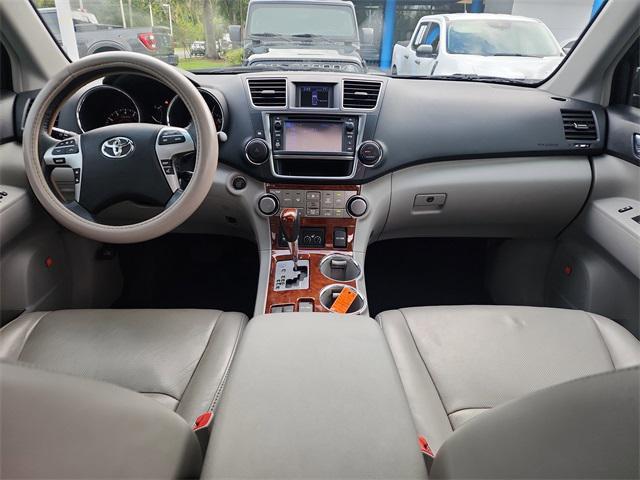 used 2013 Toyota Highlander car, priced at $15,932