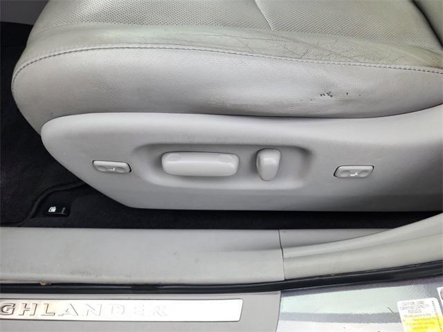used 2013 Toyota Highlander car, priced at $15,932