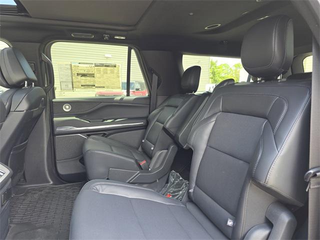 new 2025 Lincoln Navigator car, priced at $107,980