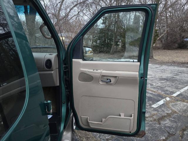 used 2002 Ford E150 car, priced at $2,499