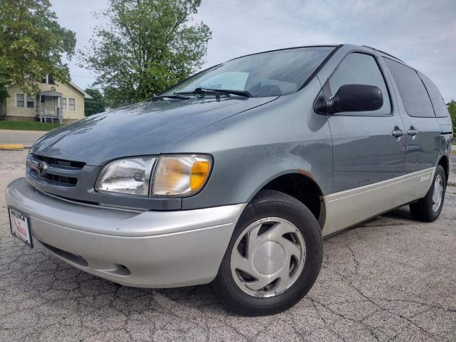used 2000 Toyota Sienna car, priced at $1,999