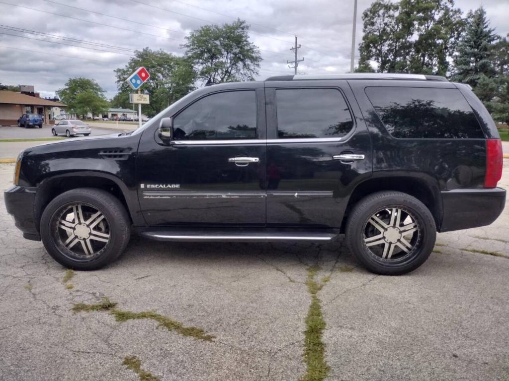 used 2007 Cadillac Escalade car, priced at $5,999