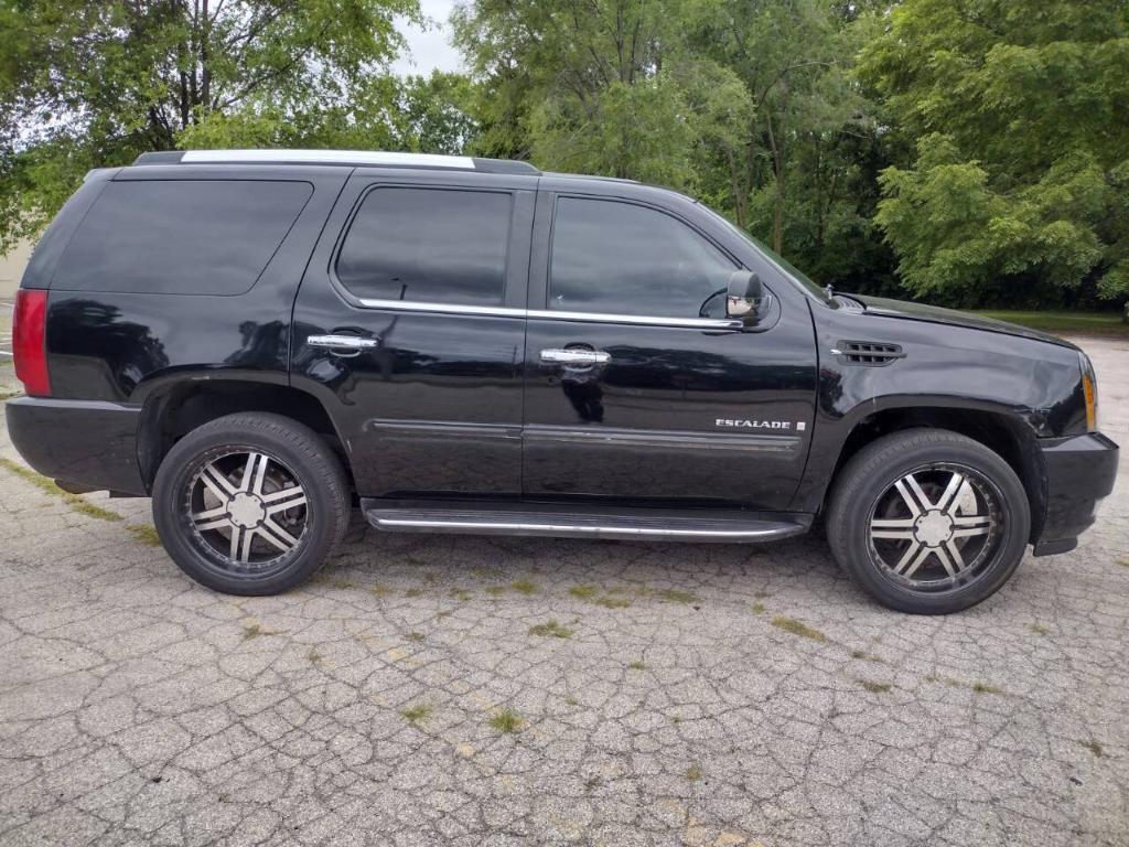 used 2007 Cadillac Escalade car, priced at $5,999