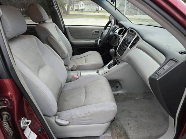 used 2005 Toyota Highlander car, priced at $2,999