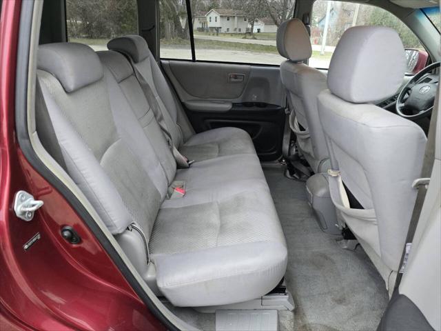 used 2005 Toyota Highlander car, priced at $2,999