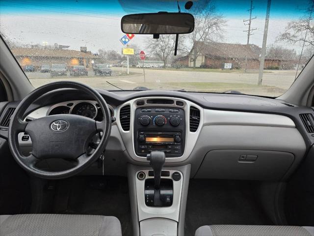 used 2005 Toyota Highlander car, priced at $2,999