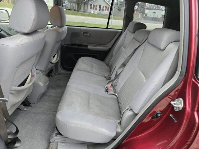 used 2005 Toyota Highlander car, priced at $2,999