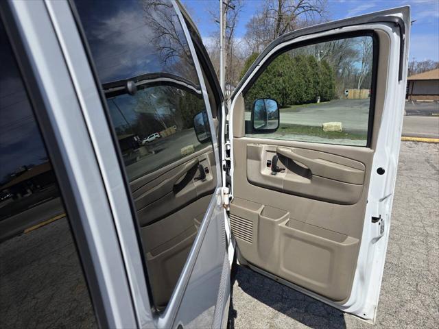 used 2004 GMC Savana 1500 car, priced at $2,999