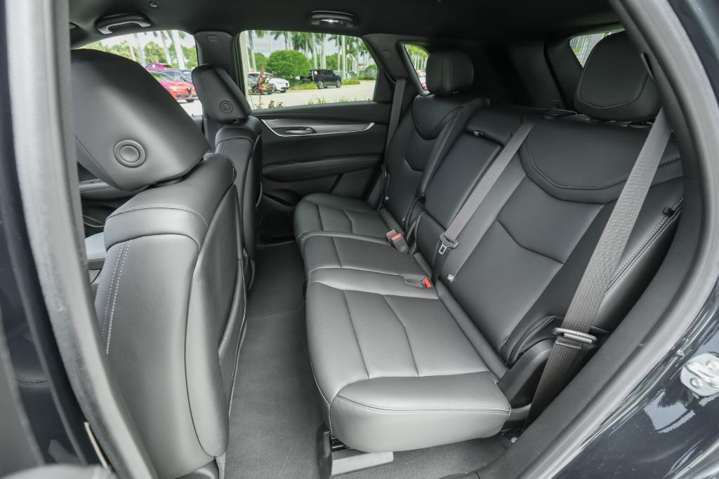 used 2025 Cadillac XT5 car, priced at $41,200