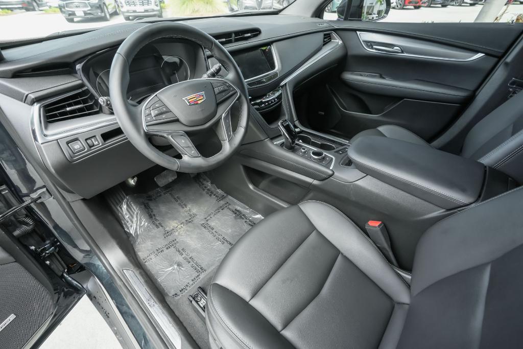 used 2025 Cadillac XT5 car, priced at $41,200