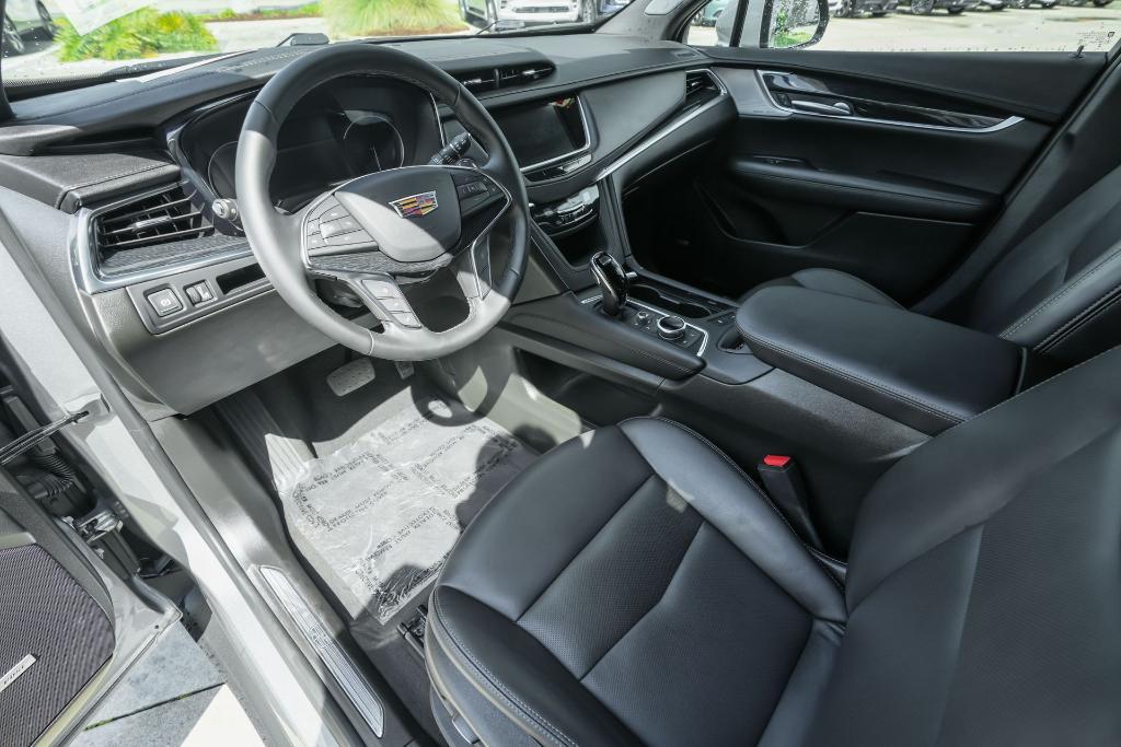 used 2025 Cadillac XT5 car, priced at $44,367