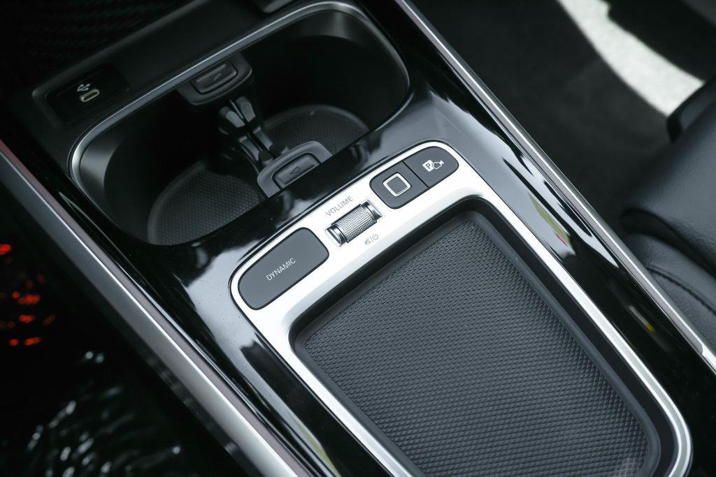 used 2025 Mercedes-Benz GLB 250 car, priced at $37,918