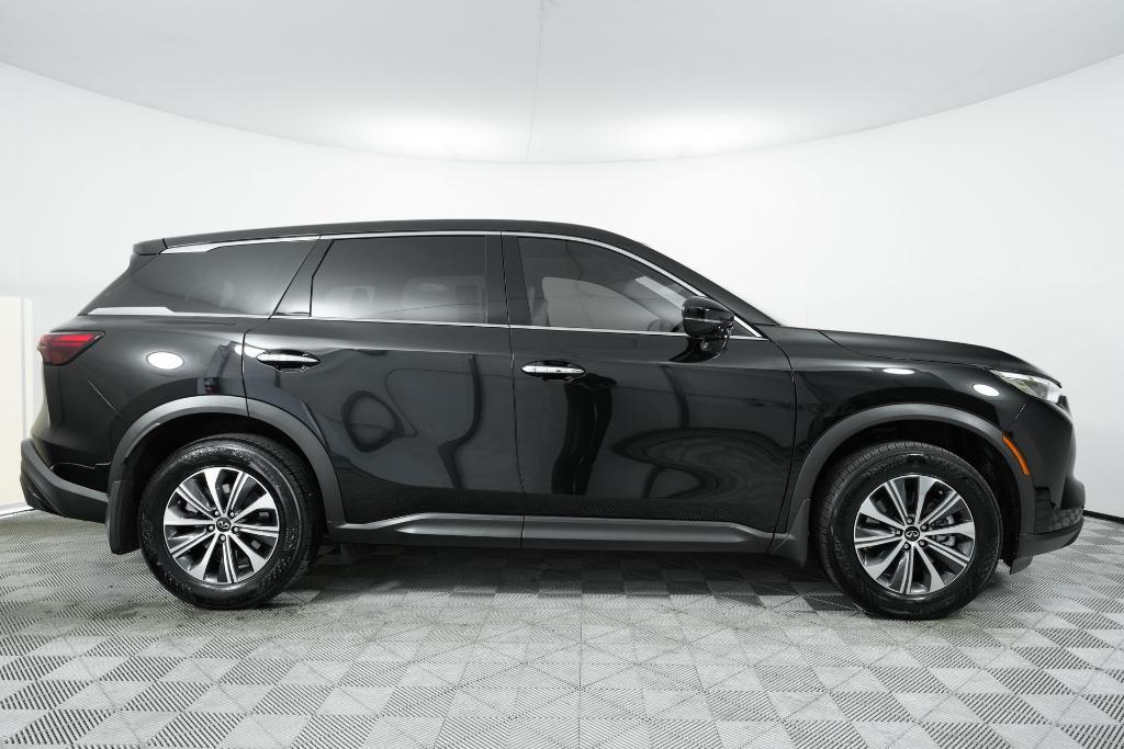 used 2025 INFINITI QX60 car, priced at $40,000