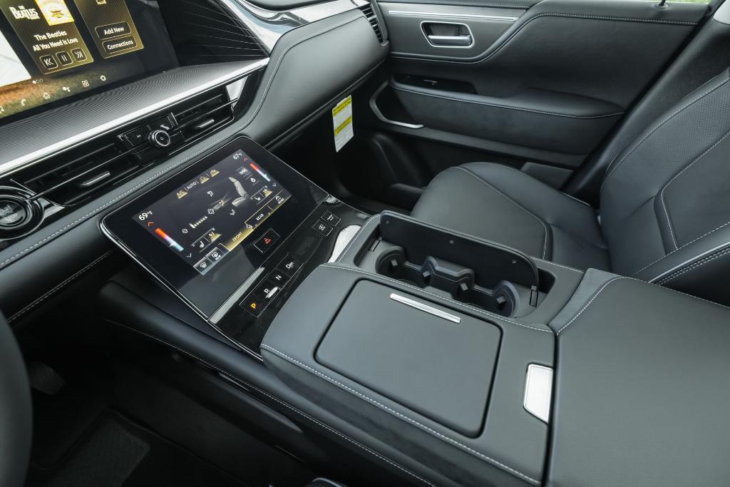 new 2025 INFINITI QX80 car, priced at $80,141