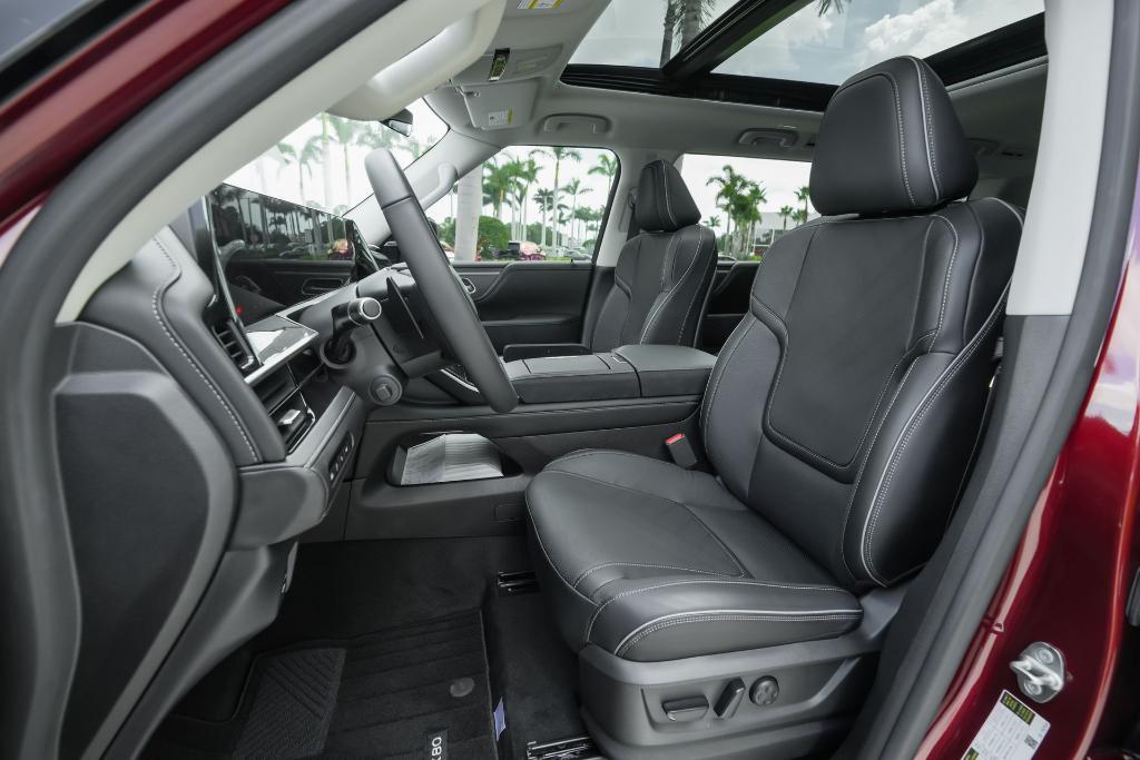 new 2025 INFINITI QX80 car, priced at $80,141