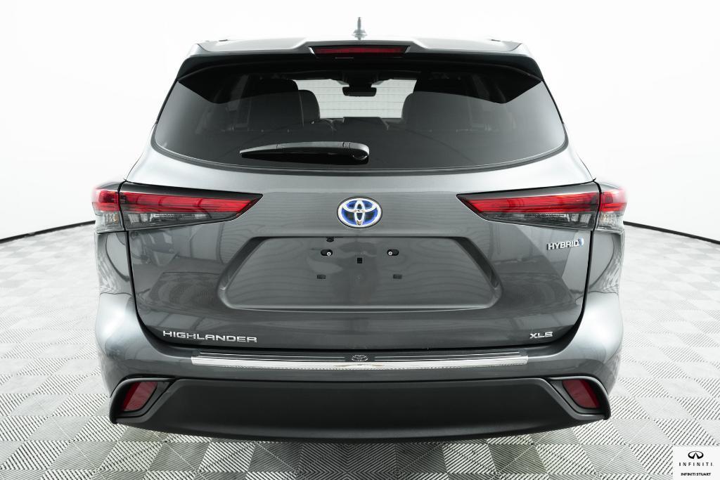 used 2022 Toyota Highlander Hybrid car, priced at $34,472